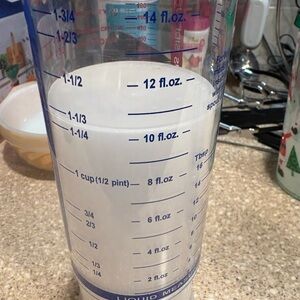 Pampered Chef Clear Measuring Cup with Red and Blue Markings